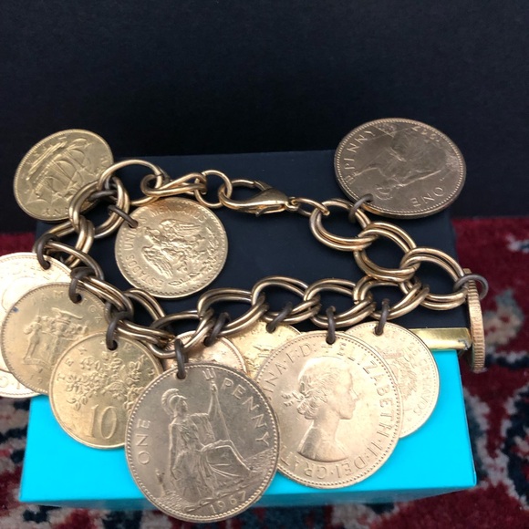Jewelry - Gold coin bracelet
